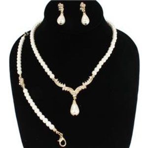 3 PCS PEARL DROP NECKLACE SET